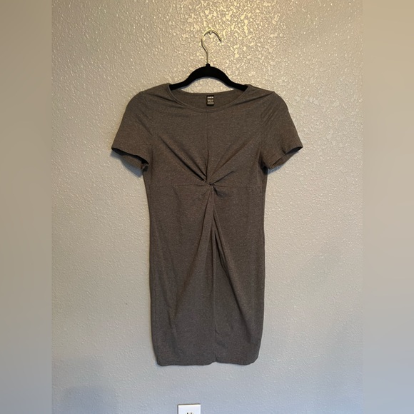 3 dresses - Picture 3 of 4